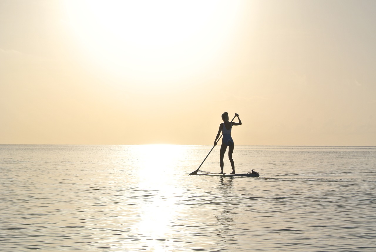 Saulėtekis, Vandenynas, Siluetas, Jauna Moteris, Papludimys, Paddleboard, Banglentė, Nemokamos Nuotraukos,  Nemokama Licenzija