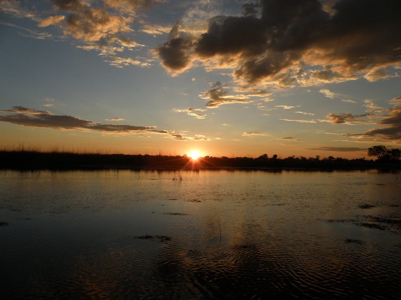 Saulėlydis, Saulė, Debesys, Dangus, Ežeras, Vanduo, Atspindys, Okavango Delta, Botsvana, Afrika