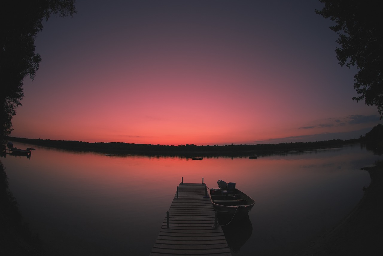 Saulėlydis, Dusk, Ežeras, Vanduo, Prieplauka, Valtis, Violetinė, Dangus, Siluetas, Gamta