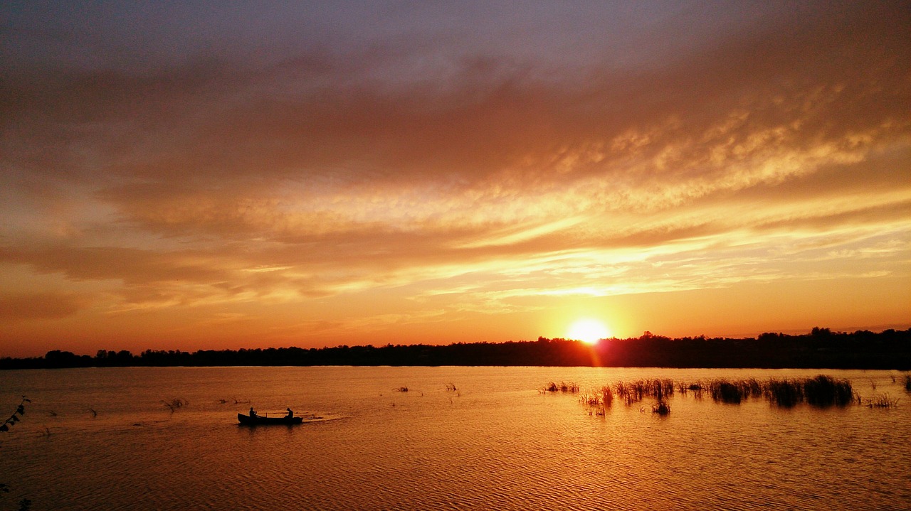 Saulėlydis, Oranžinė, Vanduo, Vandenynas, Jūra, Horizontas, Valtis, Kanoją, Siluetas, Dusk