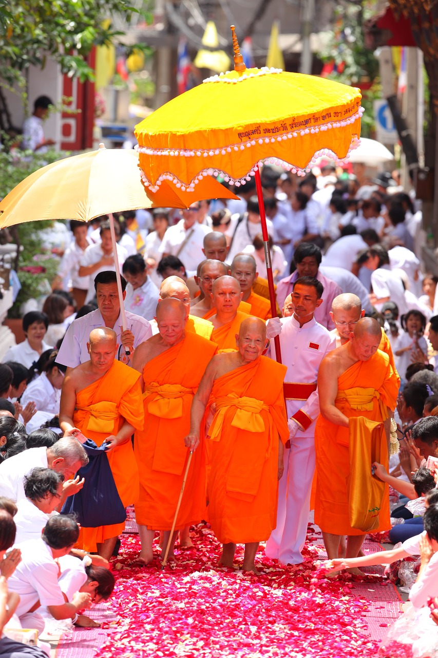 Aukščiausiasis Patriarchas, Budistams, Patriarchas, Kunigai, Vienuolis, Oranžinė, Drabužiai, Vaikščioti, Rožių Žiedlapiai, Tailandas