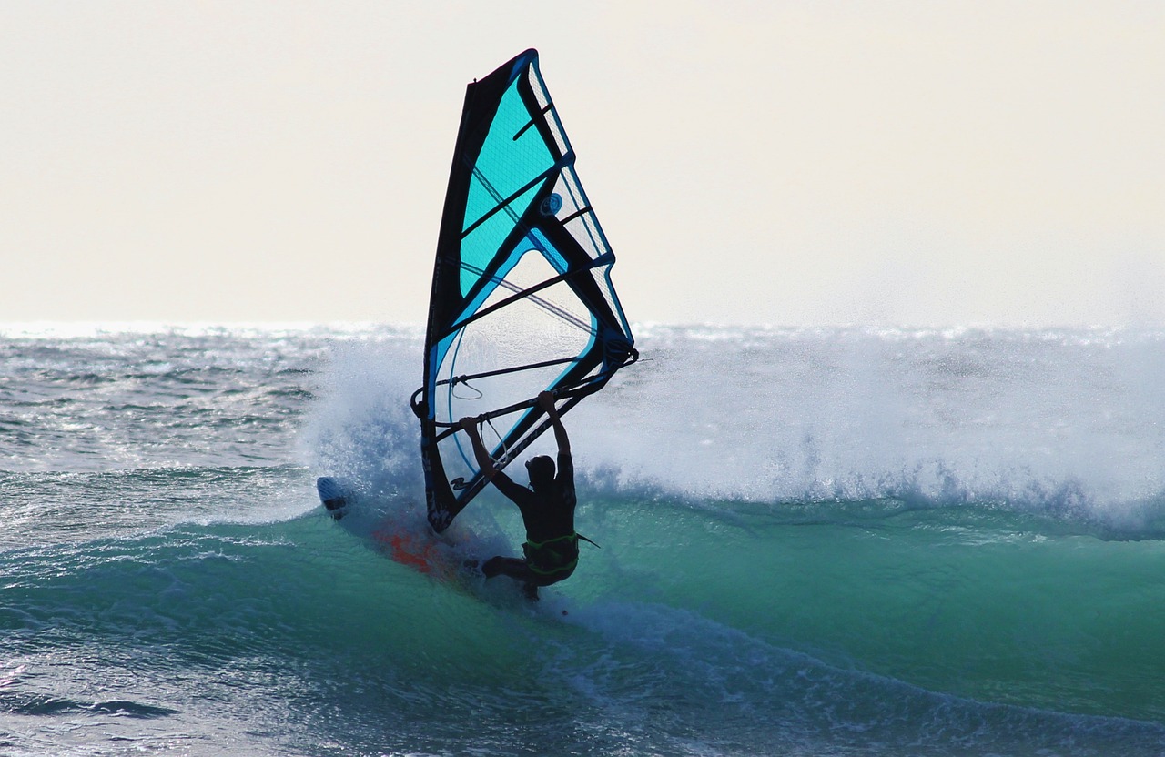 Surfer, Banglentė, Banga, Vandens Sportas, Mėlynas, Vėjas, Papludimys, Naršyti, Dinamiškas, Nemokamos Nuotraukos