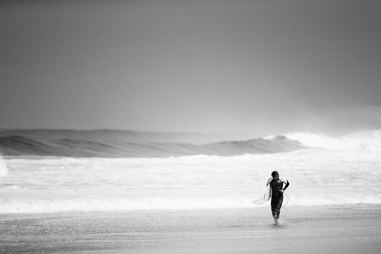 Surfer, Banglenčių Sportas, Papludimys, Vandenynas, Bangos, Vanduo, Vaikinas, Vyras, Žmonės, Juoda Ir Balta