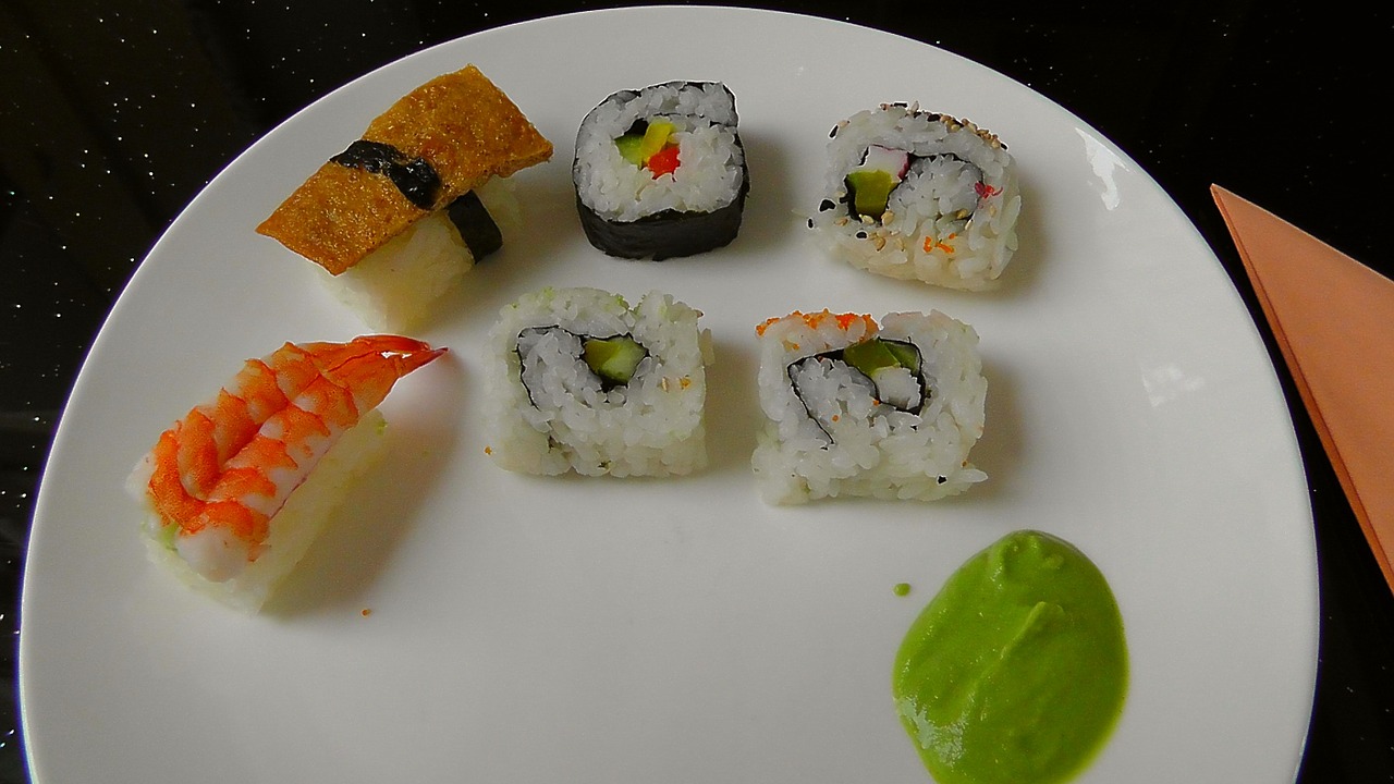 Sushi, Maistas, Žuvis, Japanese, Plokštė, Valgyti, Padengti, Kūrimas, Išdėstymas, Ryžiai