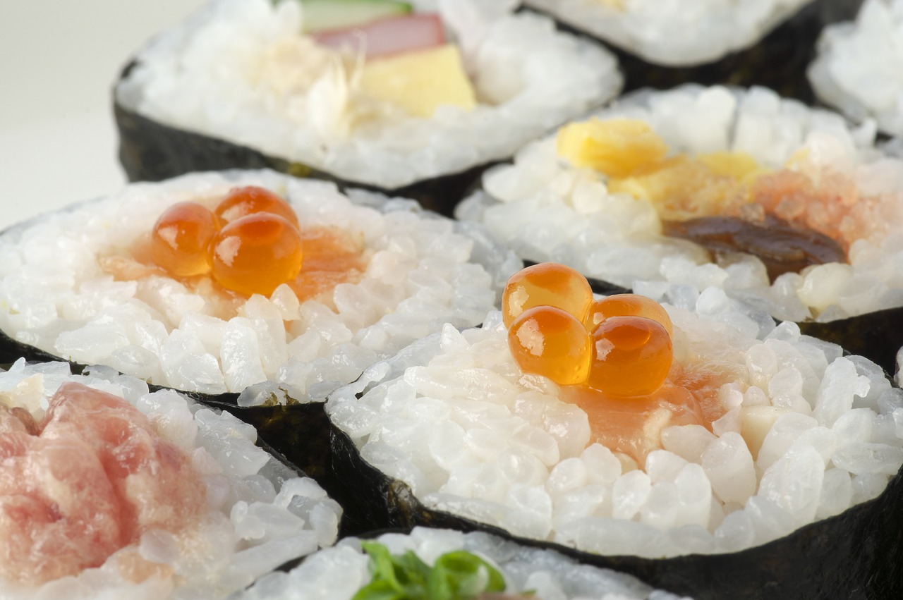 Sushi Ritiniai, Futomaki, Jūros Gėrybės, Sushi, Nori Apvija, Maistas, Lašišos Ikrai, Nemokamos Nuotraukos,  Nemokama Licenzija