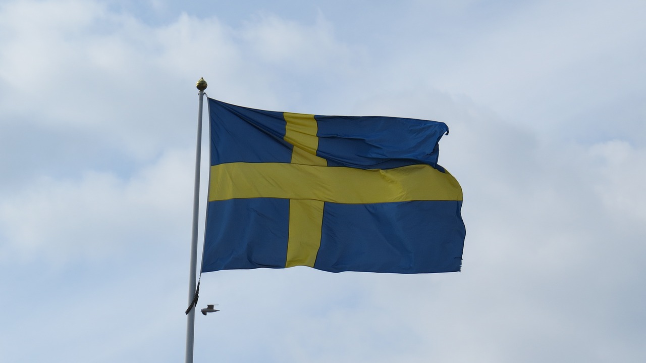 Švedija, Vėliava, Mėlynos Ir Geltonos Spalvos, Švedijos Vėliava, Debesis, Nemokamos Nuotraukos,  Nemokama Licenzija