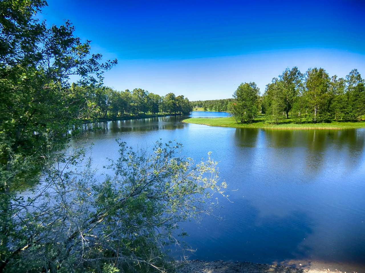 Švedija, Ežeras, Vanduo, Apmąstymai, Vasara, Pavasaris, Medžiai, Dangus, Debesys, Hdr