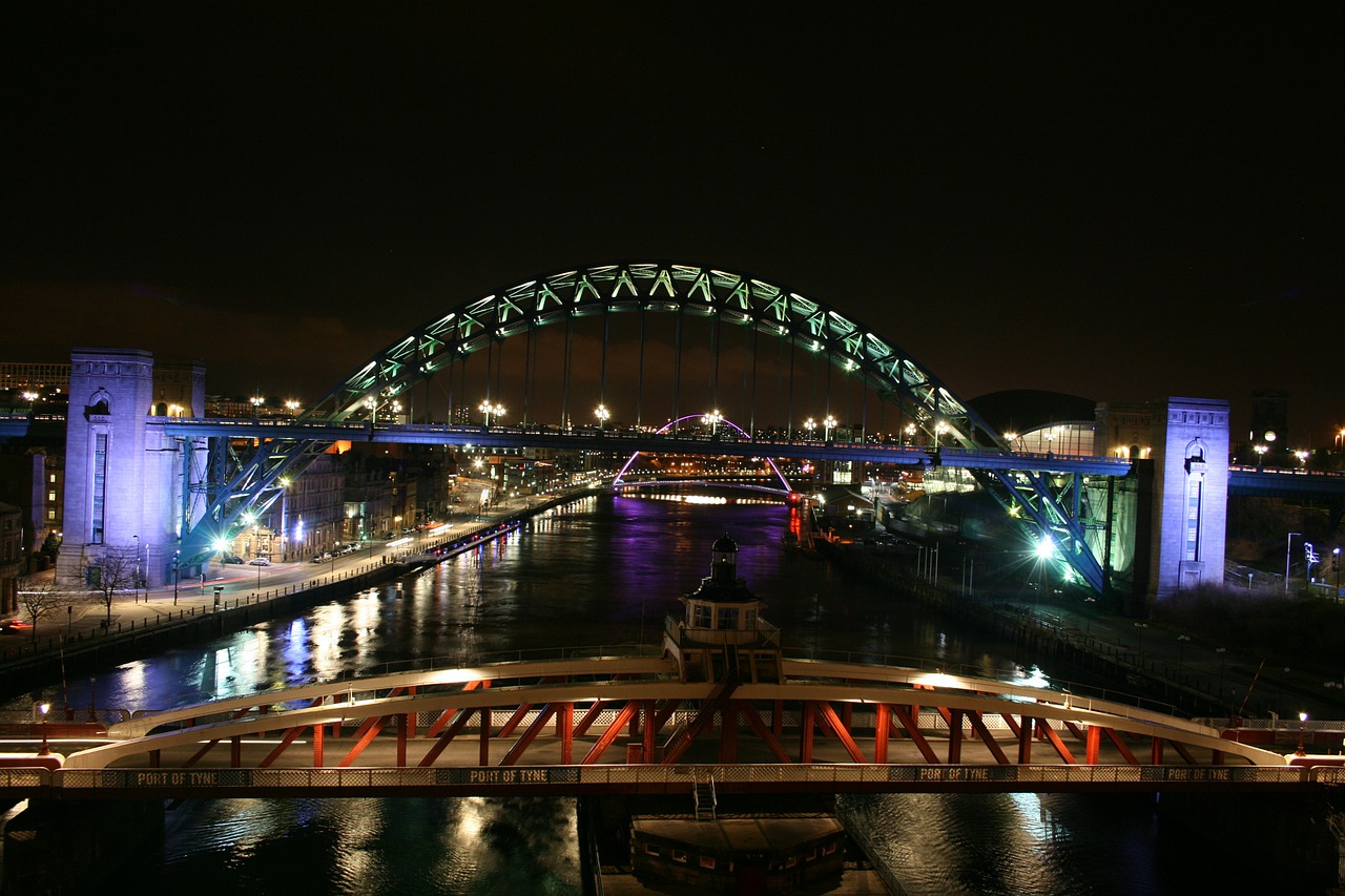 Sūpynės Tiltas, Tyne Tiltas, Newcastle, Gateshead, Naktis, Vaizdingas, Upė, Upė Tyne, Prieplauka, Tyne