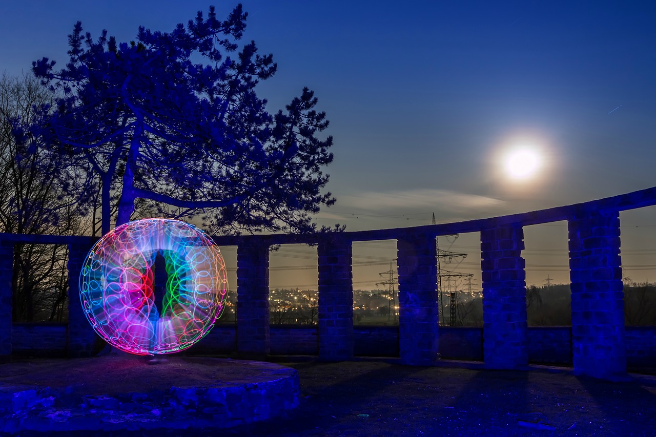 Swirly Rutulys,  Lightpainting,  Šviesos Tapyba,  Šviesos Menas,  Ilgas Išlaikymas,  Žibintuvėlis,  Naktis,  Judėjimas,  Mėlyna,  Medis