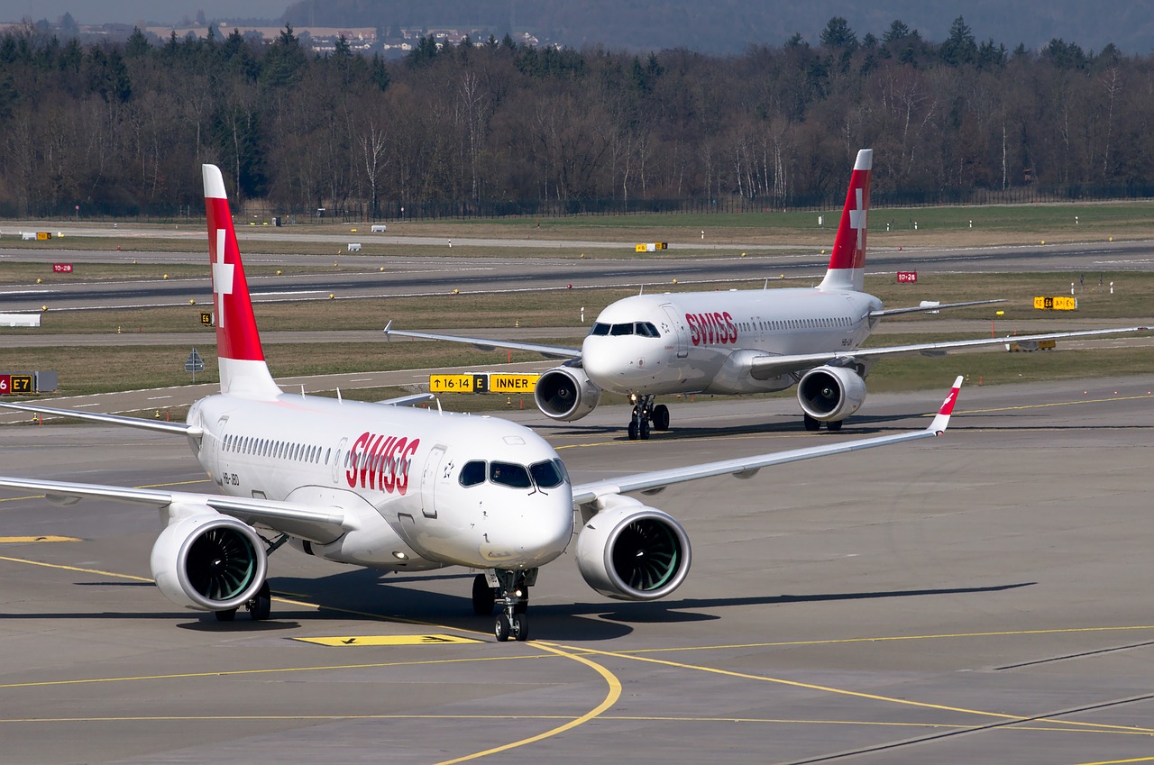 Swiss, Orlaivis, Bombardier Cs100, Oro Uostas Zurich, Oro Uostas, Šveicarija, Tarmac, Airbus, A320, Bombardier