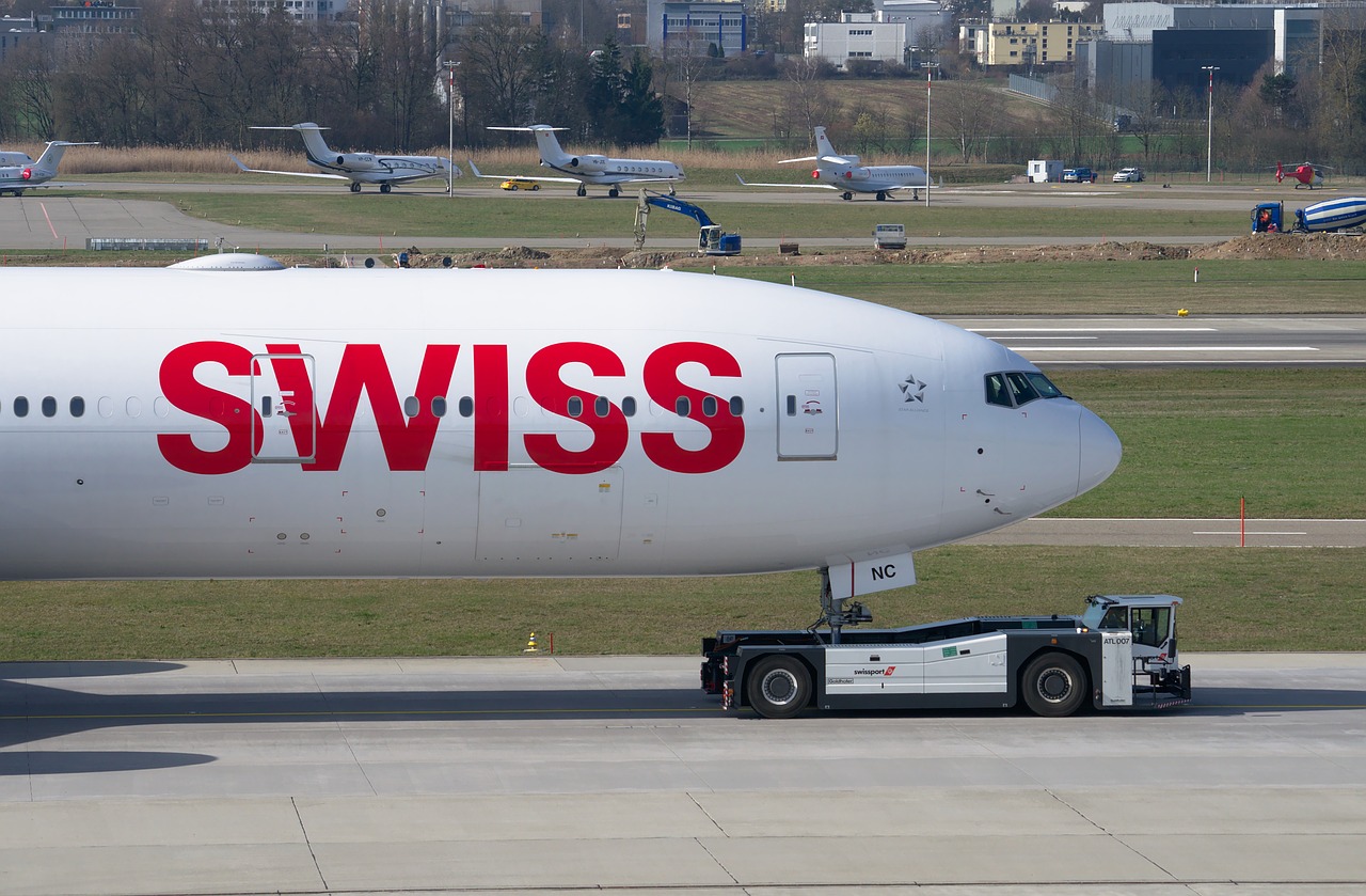 Swiss, Boeing 777, Orlaivis, Vilkikas, Boeing, 777, Vilkikas, Traktorius, Zurich, Oro Uostas Zurich