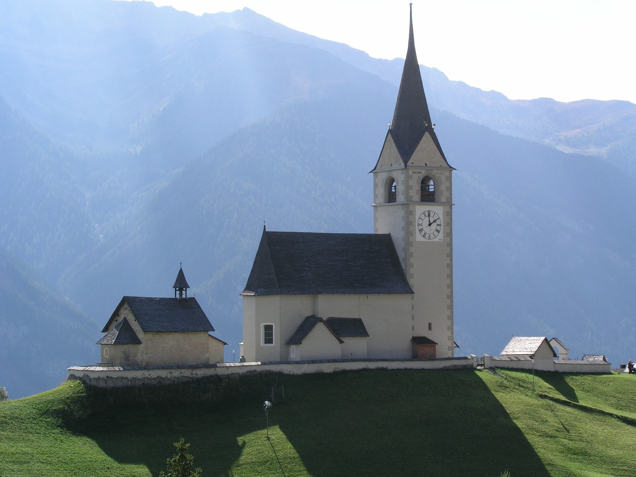 Šveicarija, Bažnyčia, Kaimo Bažnyčia, Atgal Šviesa, Bergdorf, Bokštas, Koplyčia, Šešėlis, Graubünden, Saulės Spindulys