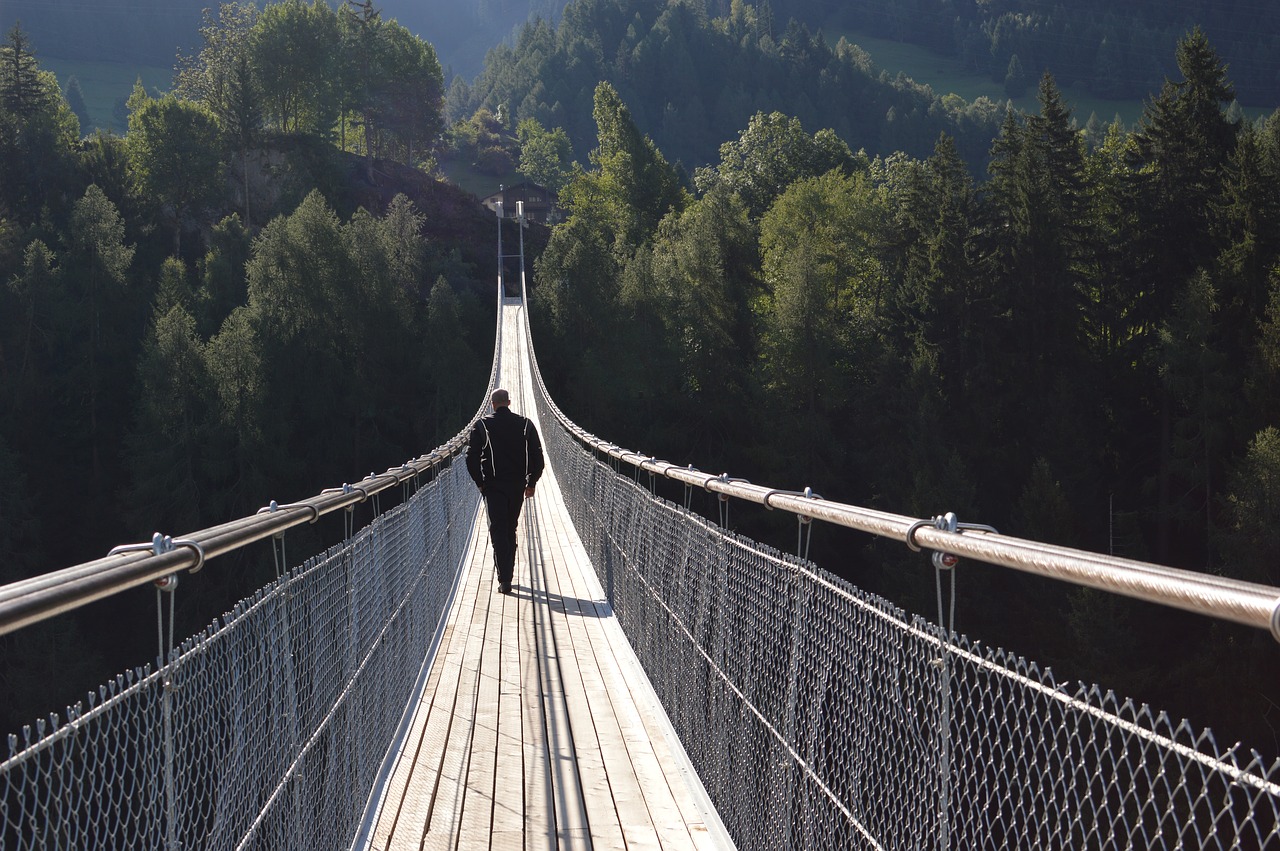 Šveicarija, Tiltas, Kabantis Tiltas, Lyno Tiltas, Kalnas, Turizmas, Swiss, Kelionė, Hängebrücke, Gomo Tiltas