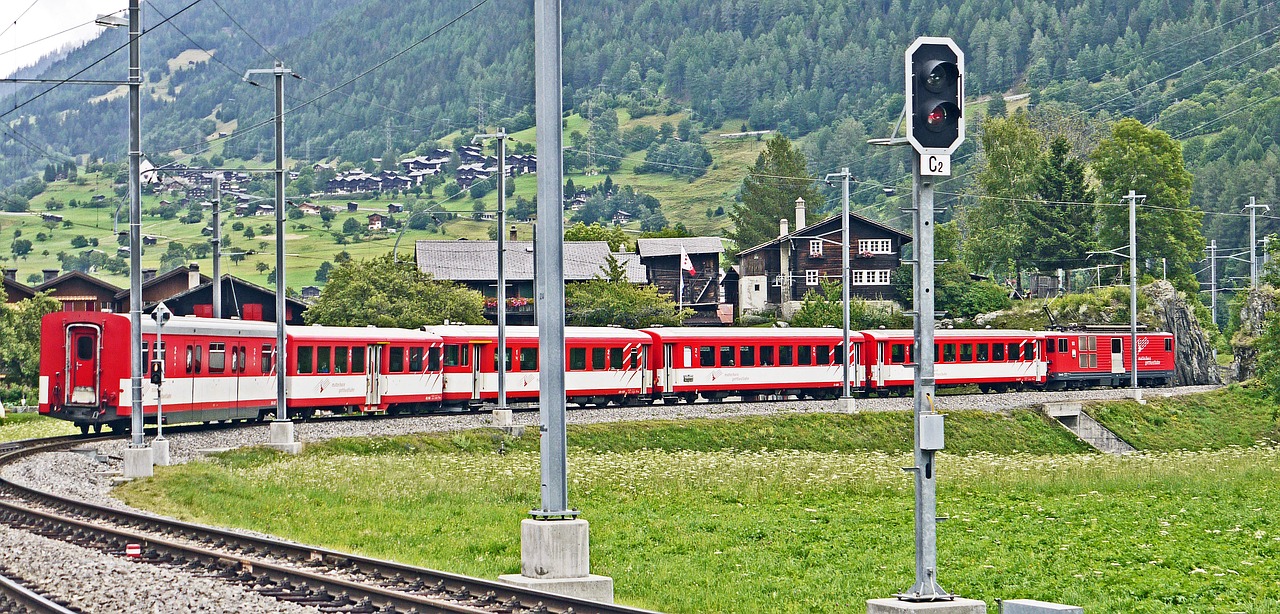 Šveicarija, Valais, Fiesch, Ronos Slėnis, Matterhorn-Gotthard-Bahn, Regioninis Traukinys, Diplomatinis Eismas, Siauras Gabaritas, Metro Takelis, Mgb