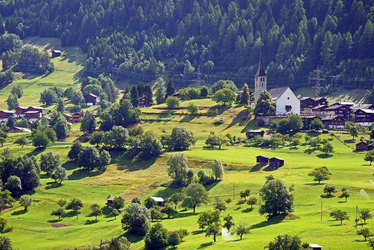 Šveicarija, Bergdorf, Parklandschaft, Bažnyčia, Pranešta, Kiliminė Danga, Medžiai, Medžio Grupė, Miškas, Žolės Tvarkymas