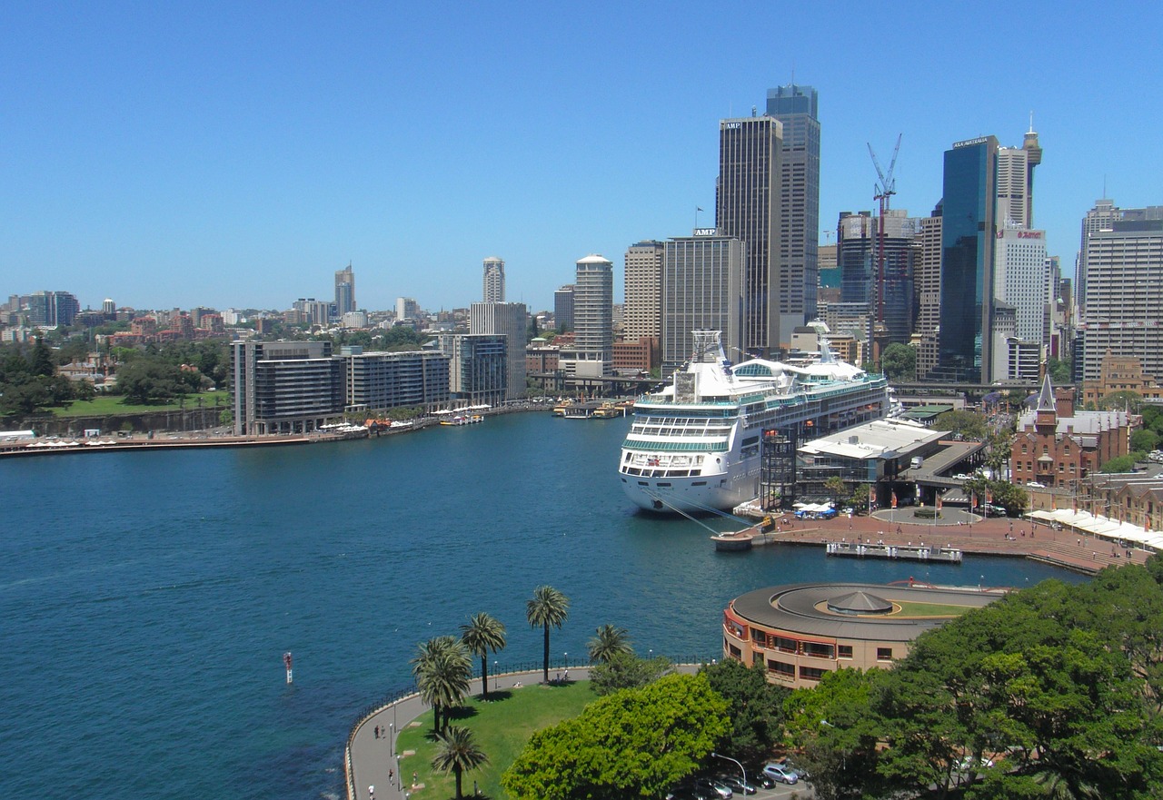 Sidnėjus, Australia, Panorama, Dangoraižiai, Pastatai, Architektūra, Laivas, Kruizinis Laivas, Dangus, Debesys