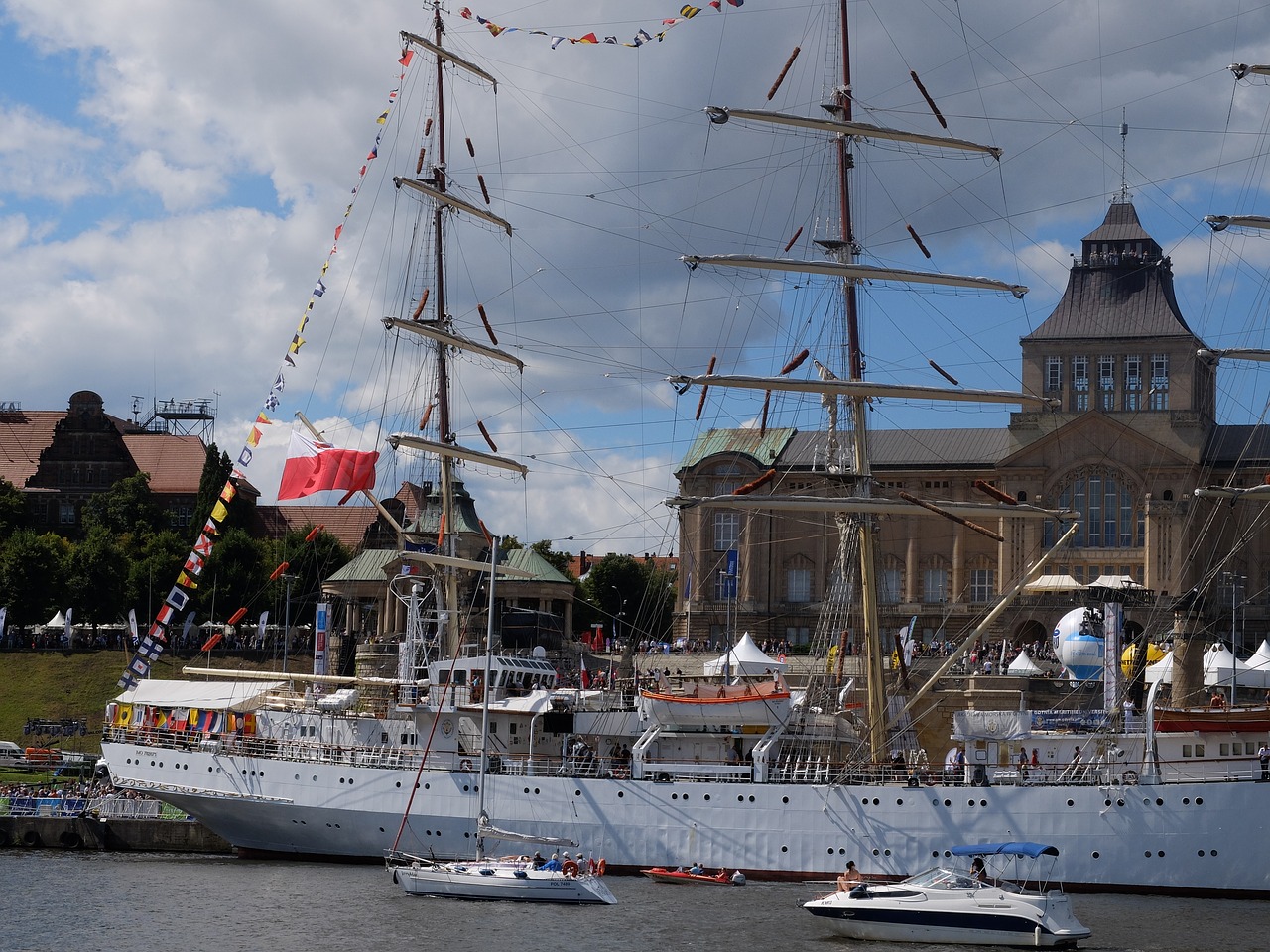 Szczecin, Senamiestis, Buriuotojas, Aukščio Laivų Lenktynės, Upė, Nemokamos Nuotraukos,  Nemokama Licenzija