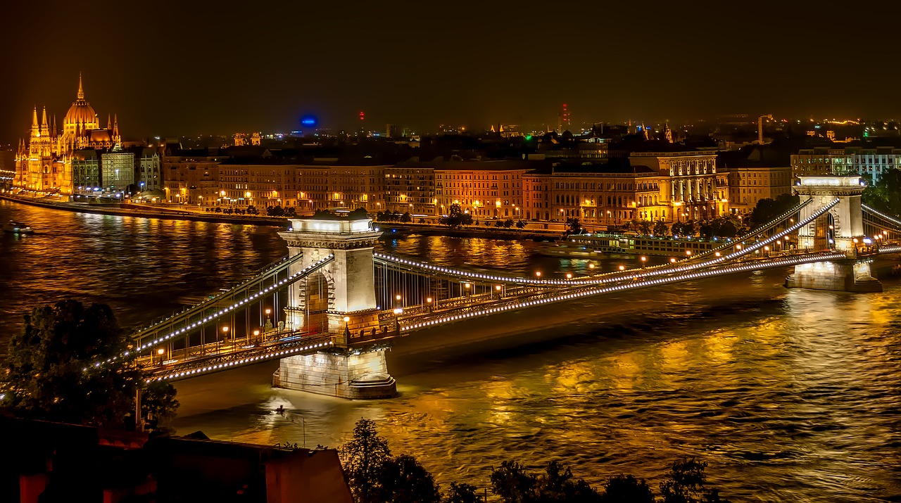 Szechenyi Grandinės Tiltas, Architektūra, Orientyras, Istorinis, Upė, Apmąstymai, Budapest, Vengrija, Panorama, Hdr