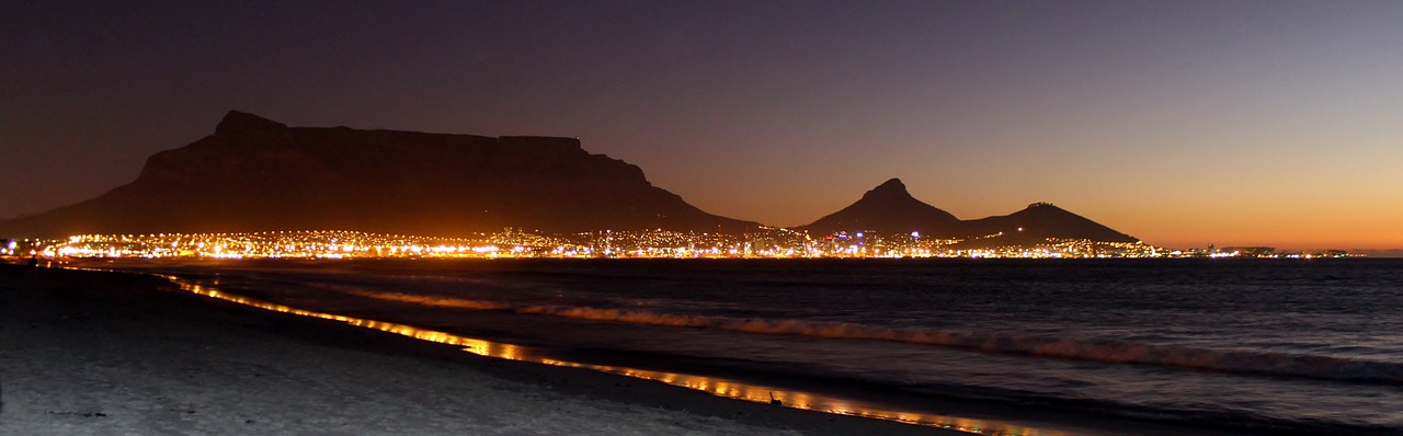 Stalo Kalnas,  Cape Town,  Naktinė Nuotrauka,  Naktinis Dangus,  Žibintai,  Miestas,  Veidrodis,  Jūra,  Papludimys,  Pietų Afrika