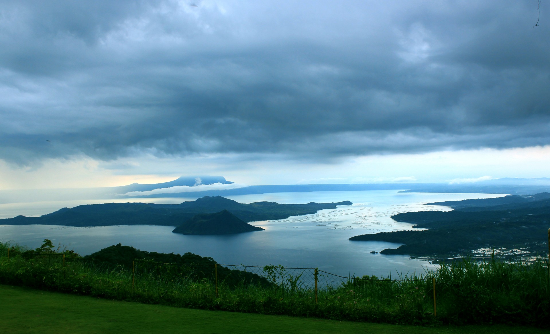 Taal & Nbsp,  Vulkanas,  Tagaytay & Nbsp,  Miestas & Nbsp,  Filipinai,  Fonas,  Gamta,  Žalia Žolė,  Kalnas,  Vulkanas