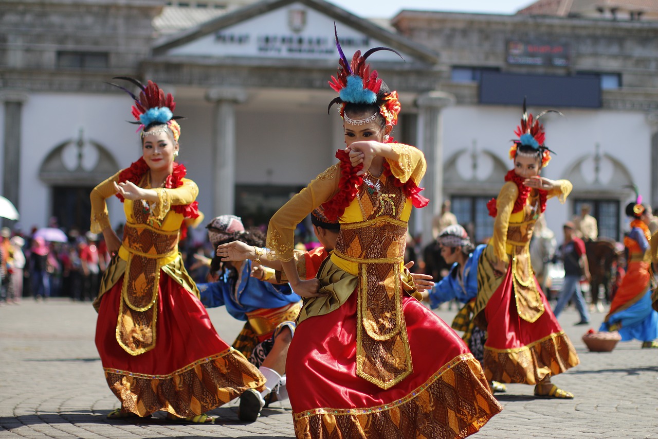 Žymos Atskirti Commadance,  Tradicija,  Tradicinis,  Kultūra,  Kostiumas,  Moteris,  Moteris,  Suknelė,  Vakarėlis,  Spektaklis