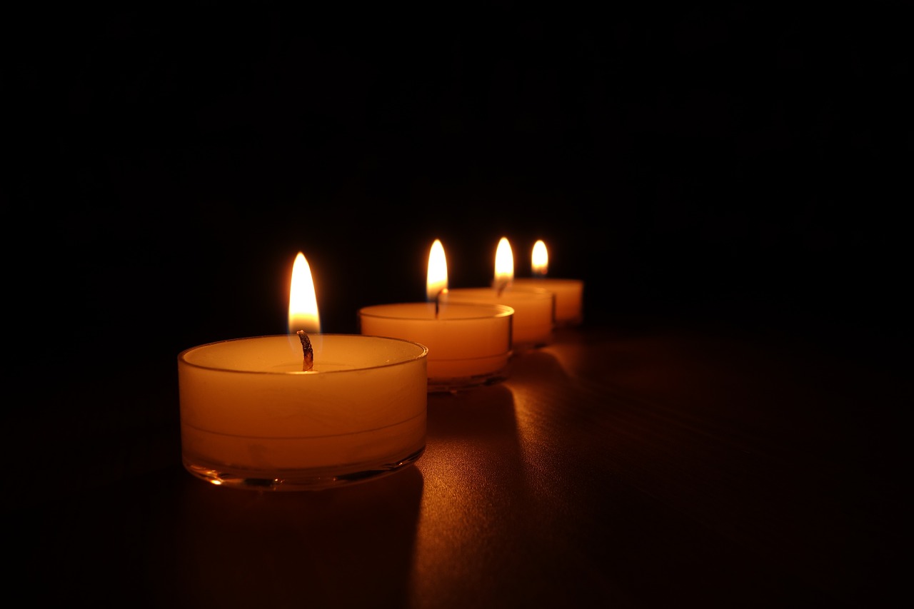 Arbatos Žvakės, Žvakės, Žvakių Šviesa, Šviesa, Vaškas, Žvakidė, Wick, Romantika, Nuotaika, Atmosfera