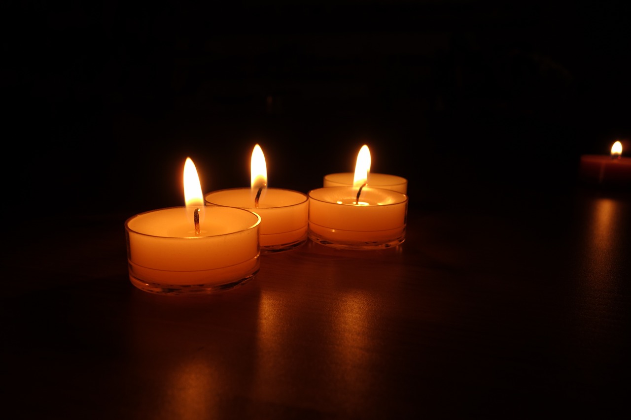 Arbatos Žvakės, Žvakės, Žvakių Šviesa, Šviesa, Vaškas, Žvakidė, Wick, Romantika, Nuotaika, Atmosfera