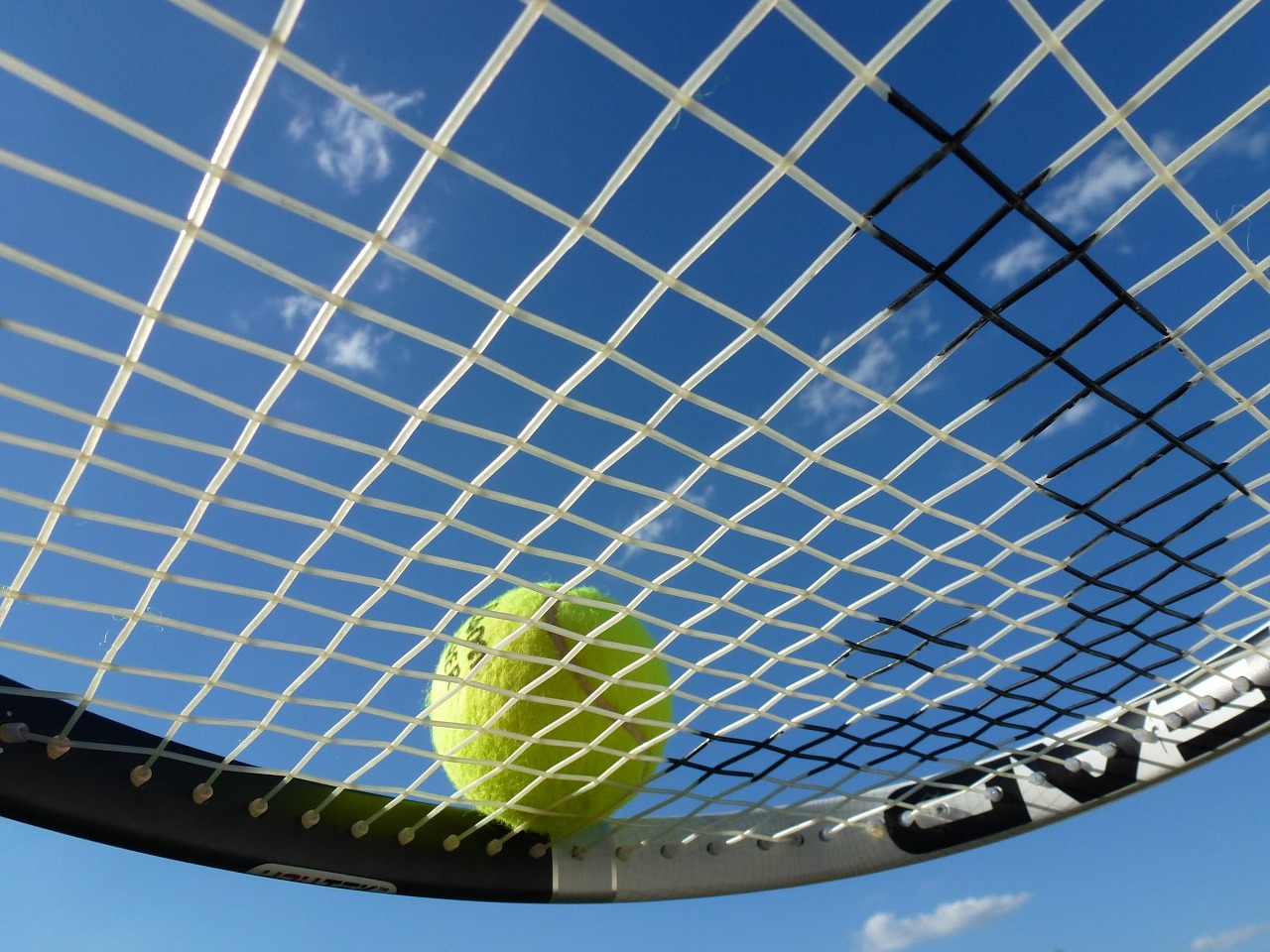 Tenisas, Teniso Kamuoliukas, Teniso Raketė, Sportas, Žaisti Tenisą, Rutulys, Laisvalaikis, Sportas, Teniso Sportas, Dangus