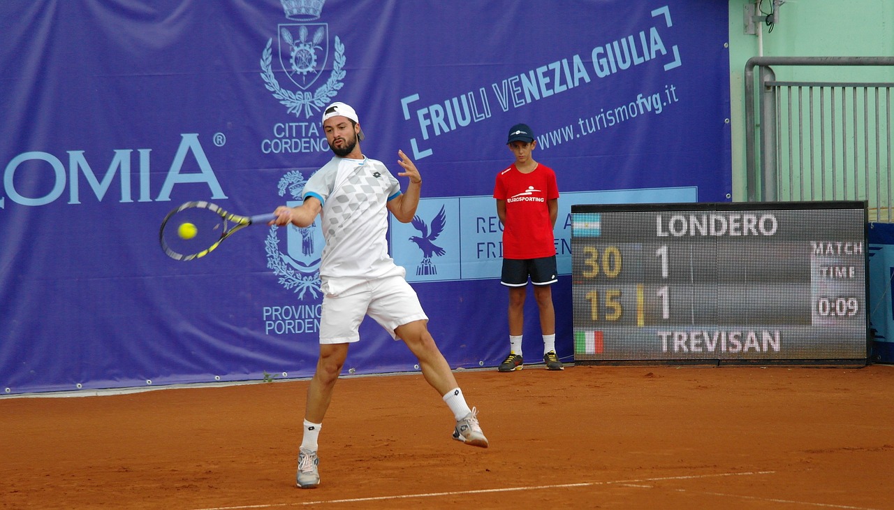 Tenisininkas, Forehand, Turnyras, Teniso Aikštelė, Lauke, Hit, Rungtynės, Profesionalus, Rutulys, Žaidimas