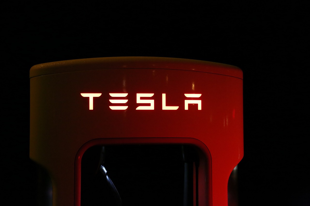 Tesla, Supercharger, Baterija, Eco, Elektrinis, Įkraunama, Papildyti, Automobilis, Transporto Priemonė, Naktis