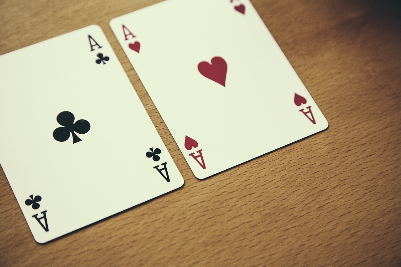Texas Holdem, Pokeris, Ace, Kortų Žaidimas, Azartiniai Lošimai, Kazino, Žaidimų Priklausomybė, Pelnas, Žaidimų Bankas, Širdis