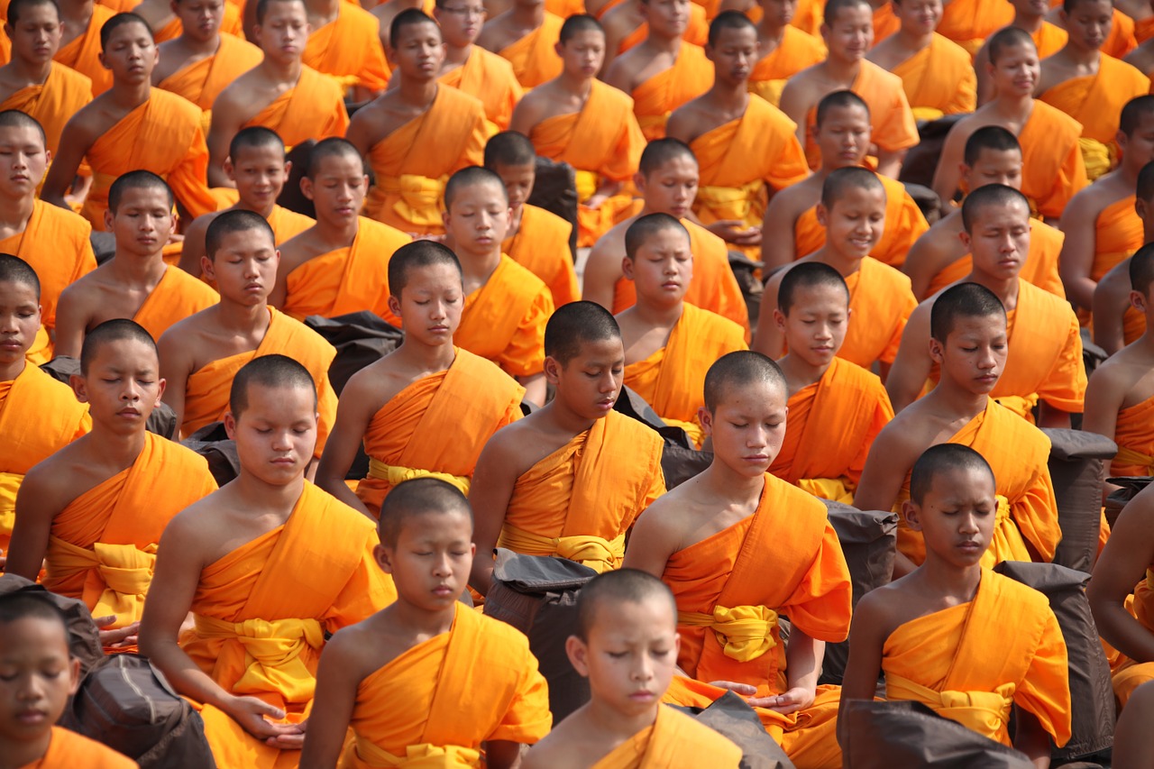 Tailandas, Budistams, Vienuoliai, Ir Naujokai, Medituoti, Budizmas, Vaikai, Oranžinė, Drabužiai, Tajų