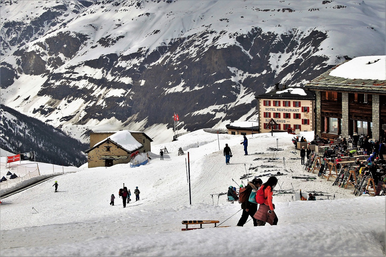Alpės,  Zermatt,  Stok,  Viršūnes,  Slidinėjimas,  Sniegas,  Slidinėti,  Žiemos,  Kalnų,  Gydymas