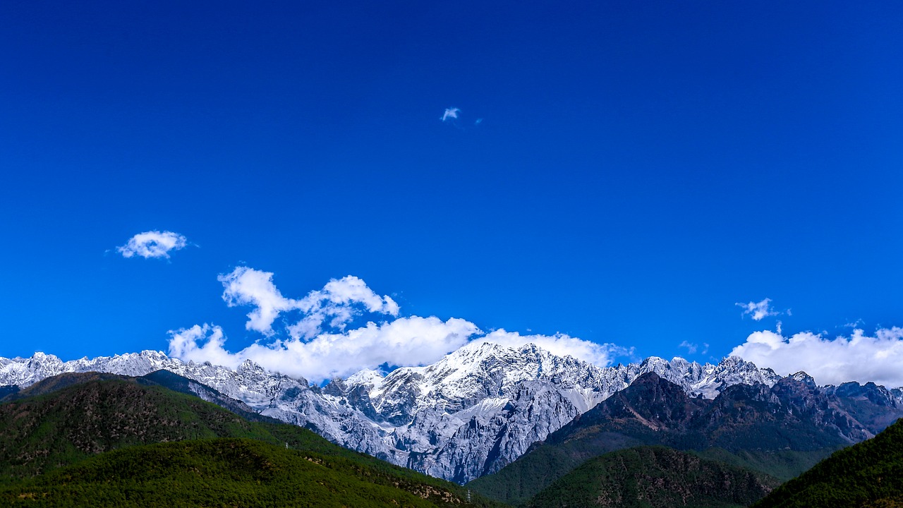 Jade Drakonas Sniego Kalnas, Yunnan Provincijoje, Sniego Kalnas, Mėlynas Dangus, Kalnas, Sniegas, Niekas, Vaizdingas, Miškas, Pinnacle