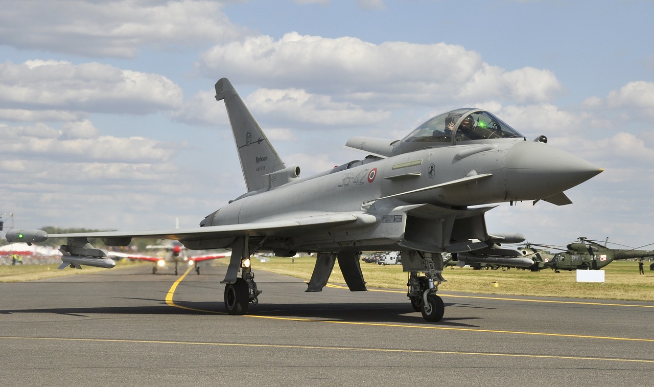 Lėktuvas, Eurofighter, Ef2000, Rodo, Oro Šou, Nusileidimas, Varikliai, Sparnai, Lėktuvų Bilietai, Skrydis