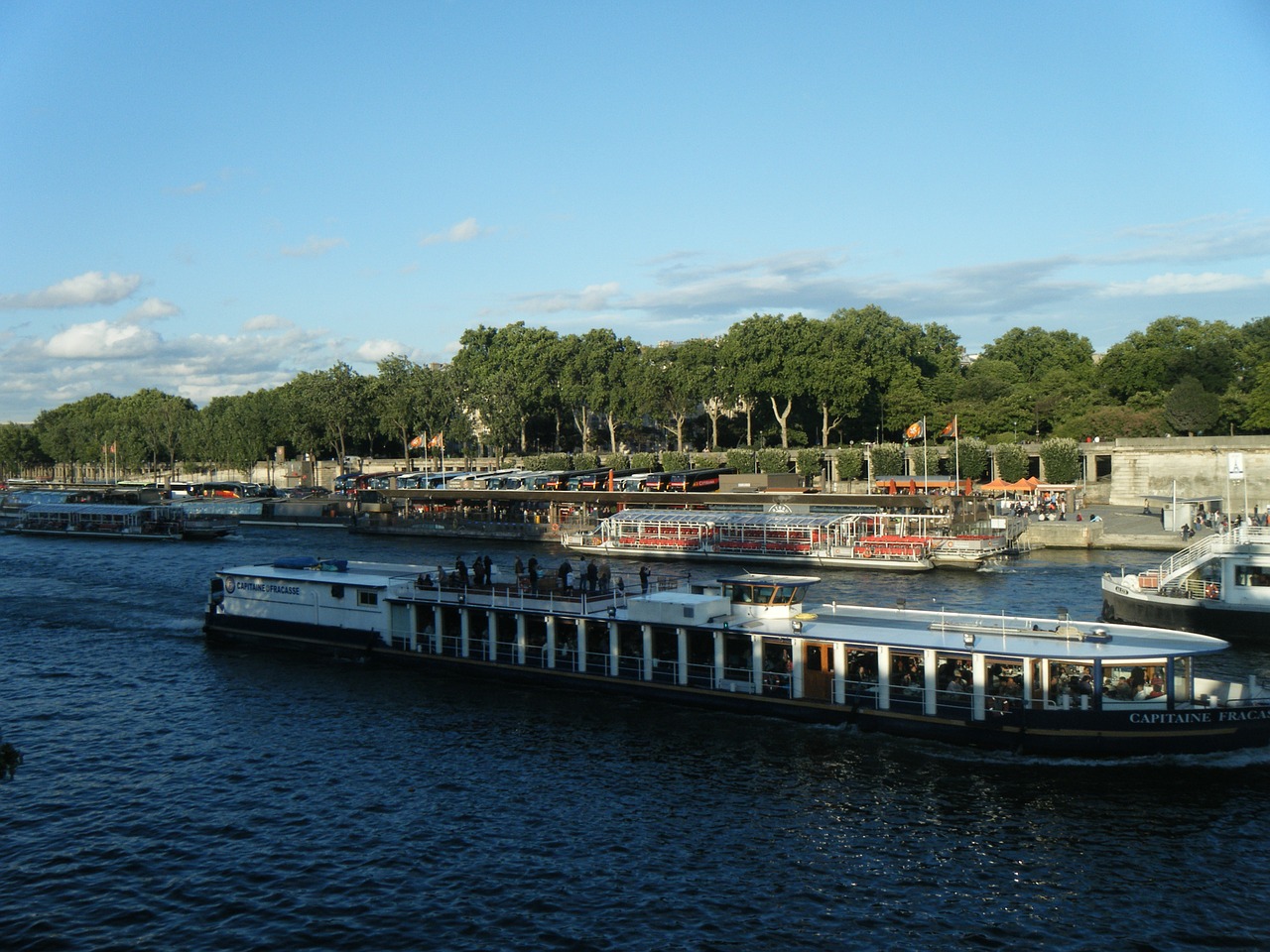 Upės Tinklas, Tiltas, Paris, France, Upė, Laivas, Upių Transportas, Kelionė, Turizmas, Vaizdas