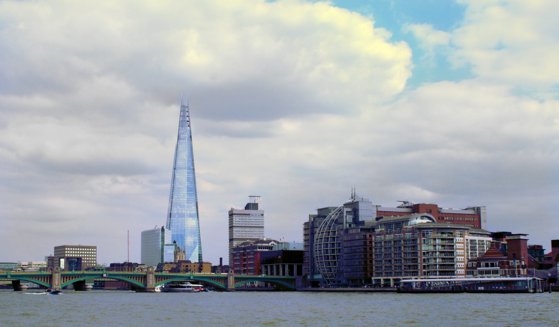 Londonas,  Shard,  Bokštas,  Upė,  Thames,  Architektūra,  Dangus,  Mėlynas,  Vanduo,  Tiltas