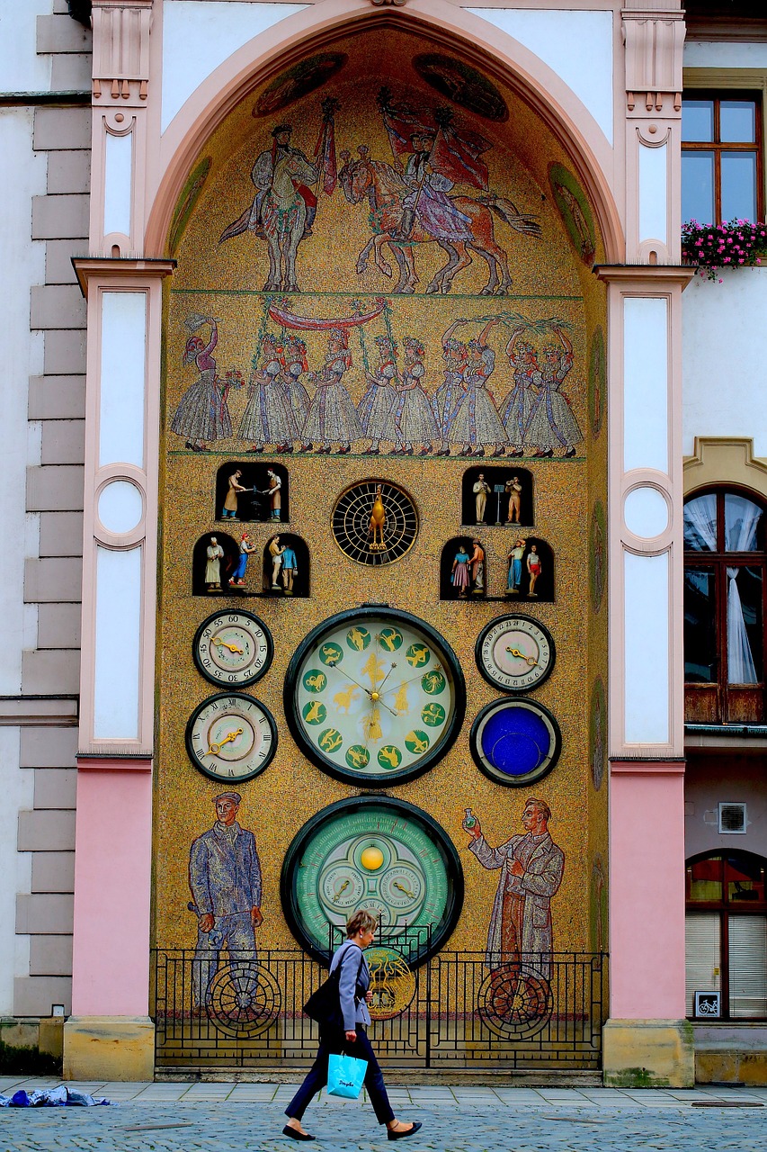 Moteris Vaikščiojo Laikrodžio Bokštu, Čekų, Centrinė Europa, Nemokamos Nuotraukos,  Nemokama Licenzija