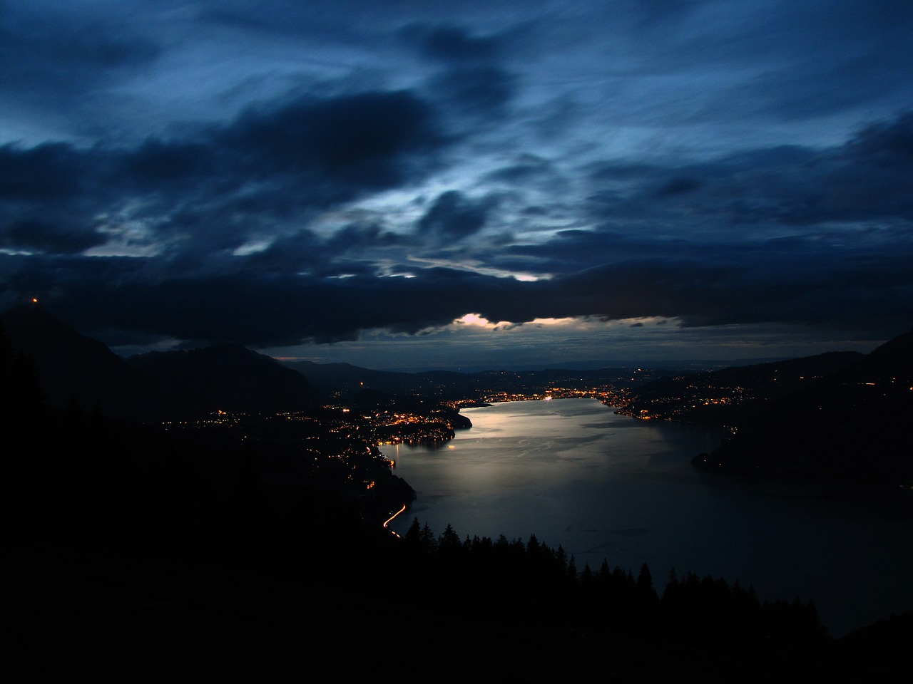 Thunersee, Vakare, Naktį, Ežeras, Žibintai, Šviesa, Naktinė Nuotrauka, Gražus, Mistikas, Apšvietimas