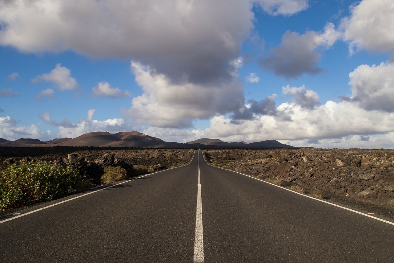 Timanfaya, Paplūdimys Ir Daug, Kelias, Kalnai, Debesys, Kraštovaizdis, Gamta, Nemokamos Nuotraukos,  Nemokama Licenzija