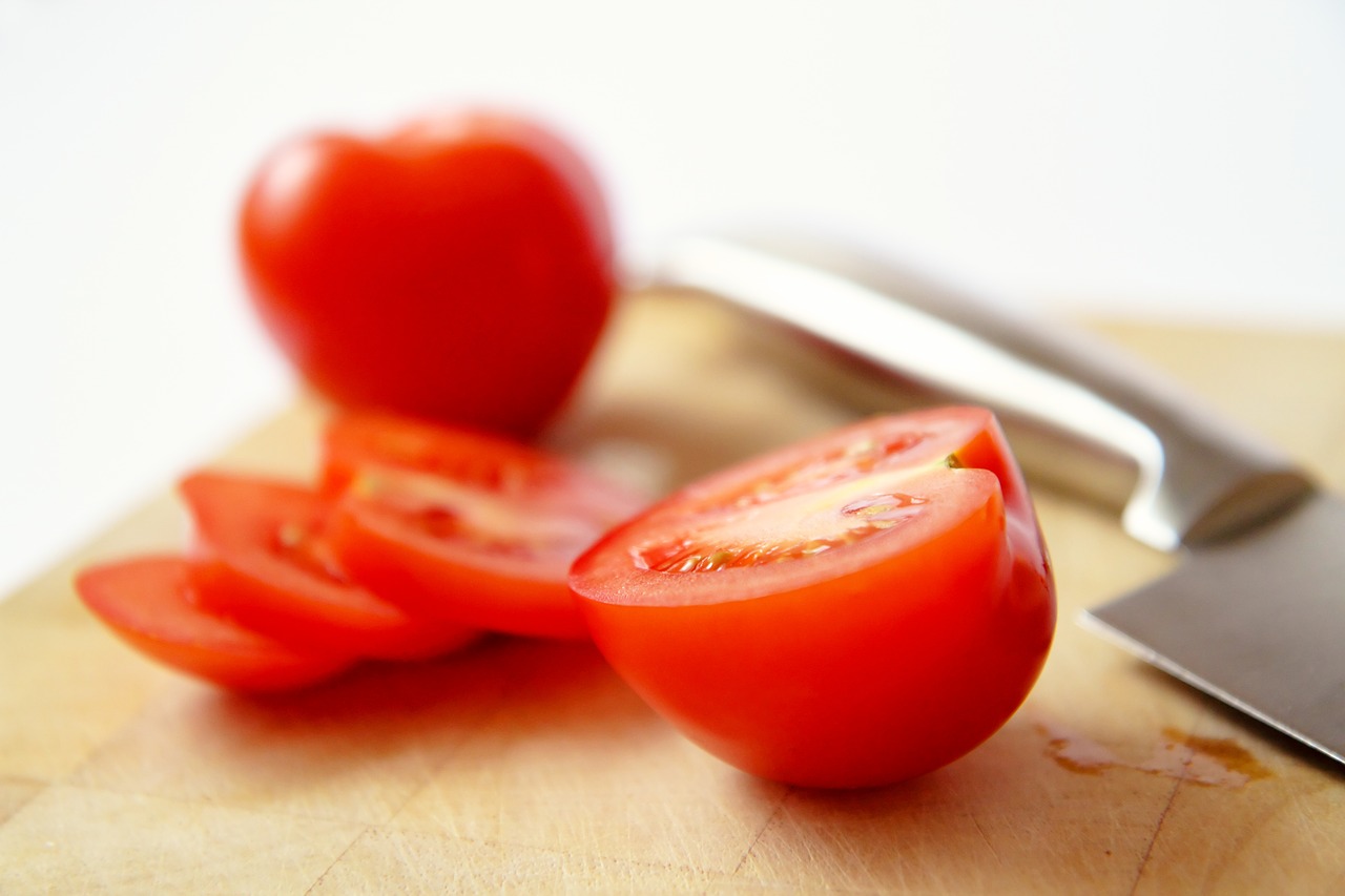 Pomidoras, Gabaliukas, Peilis, Maistas, Daržovių, Šviežias, Sveikas, Raudona, Mityba, Vegetariškas