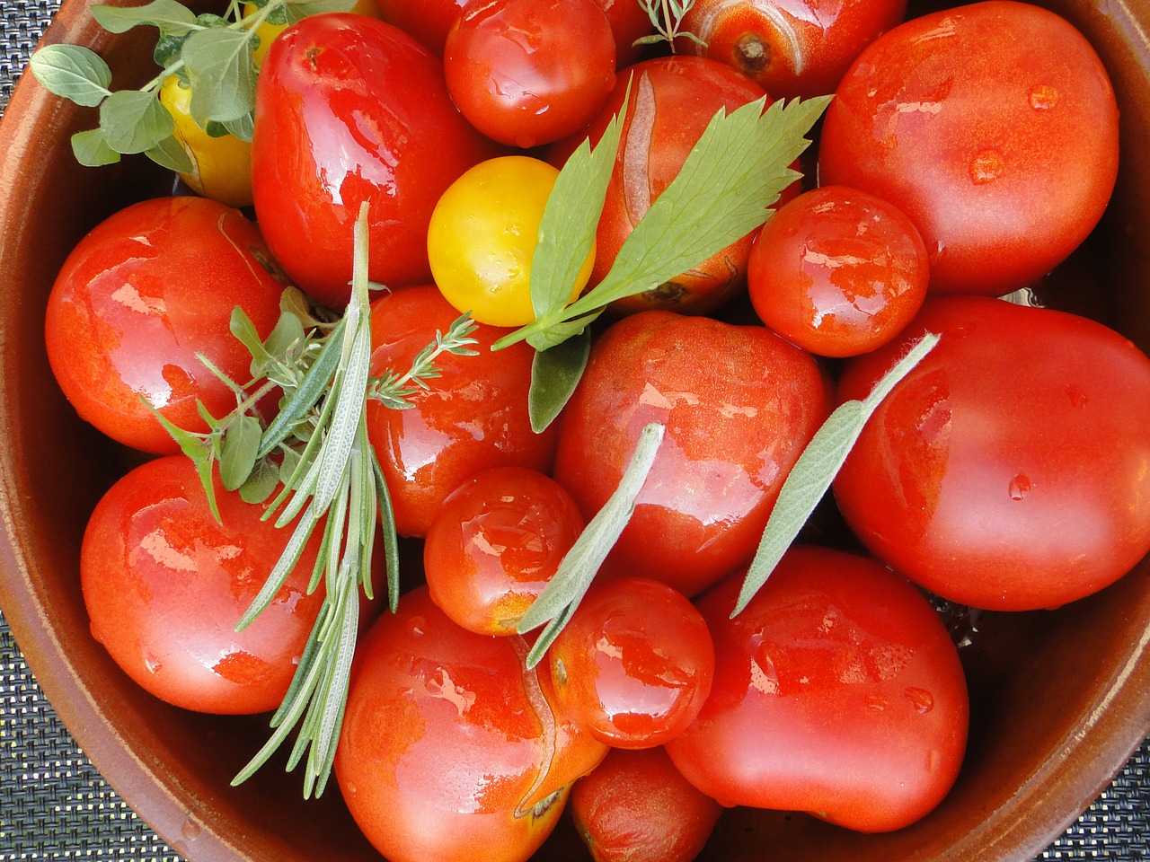 Pomidorų Derlius, Pomidorai, Žolelės, Vegetariškas, Valgyti, Raudona, Maistas, Sveikas, Vitaminai, Daržovės