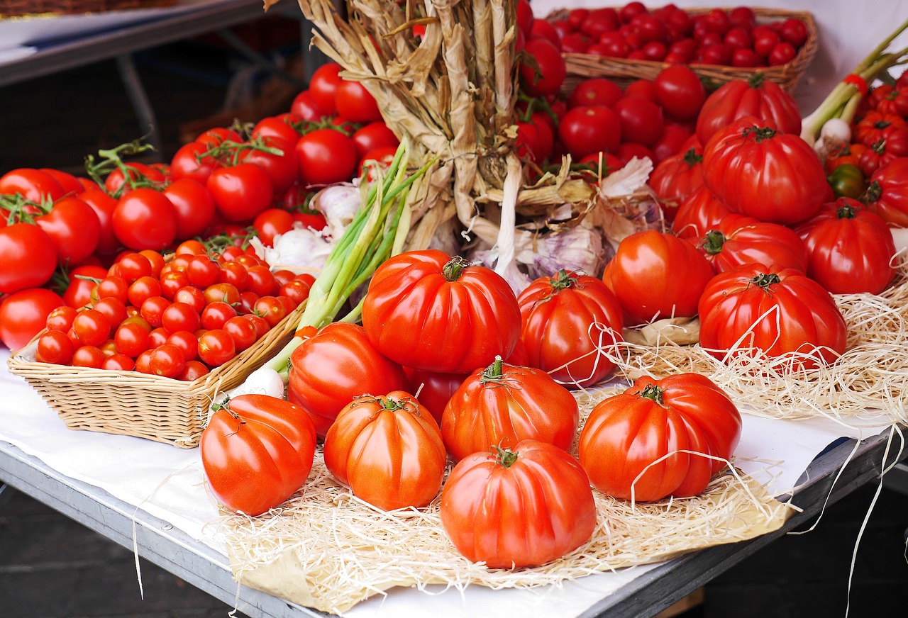 Pomidorai, Ūkininkų Vietos Rinka, Stovėti, Pristatymas, Daržovės, Maistas, Sveikas, Vegetariškas, Prekystalis, Pirkimas