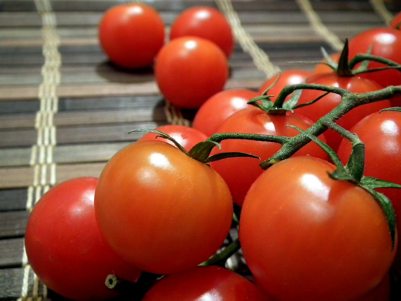Pomidorai, Vyšniniai Pomidorai, Daržovės, Pomidorai Filiale, Naudoti, Vegetariškumas, Salotos, Skanus, Naudinga, Raudona