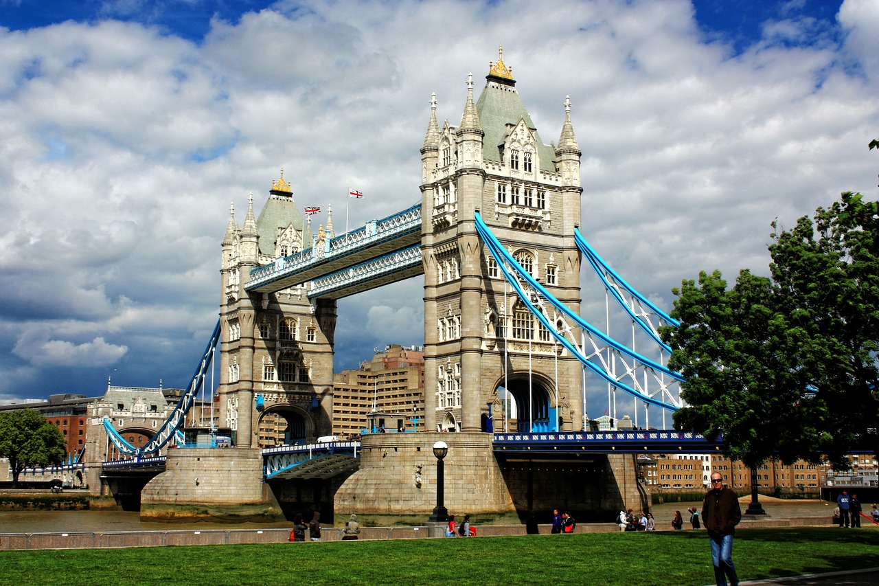 Bokšto Tiltas, Tiltas, Bokštas, Londonas, Thames, Dangus, Debesys, Mėlynas, Upė, Miestas