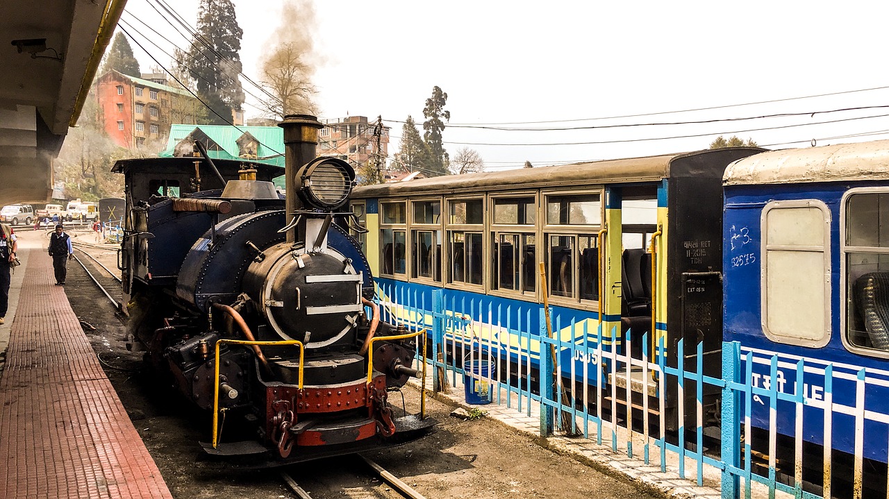 Žaislinis Traukinys, Darjeeling, Traukinys, Dūmai, Anglies Traukinys, Variklis, Traukinio Variklis, Senas, Senovės, Indijos Geležinkeliai