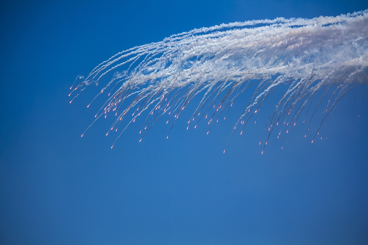 Raketų Pėdsakai, Kulka, Volley, Aviacija, Dangus, Mėlynas Dangus, Aukštis, Mėlynas, Raketos, Nemokamos Nuotraukos