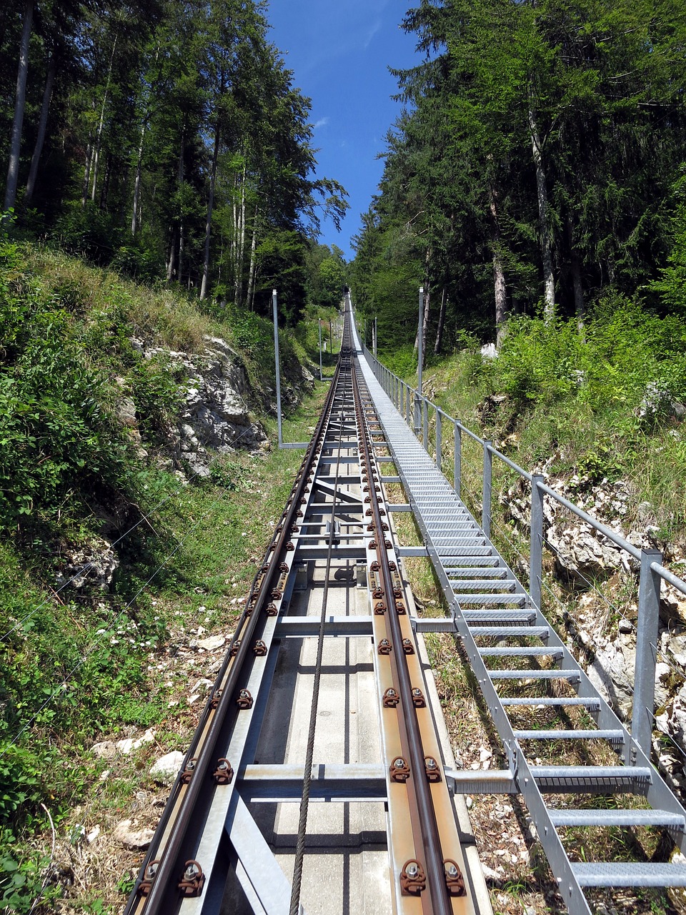 Takelius, Kalnų Geležinkelis, Aukštyn, Geležinkelio Inžinerija, Laiptai, Kalnas, Miškas, Pakilti, Priežiūros Laiptai, Šveicarija