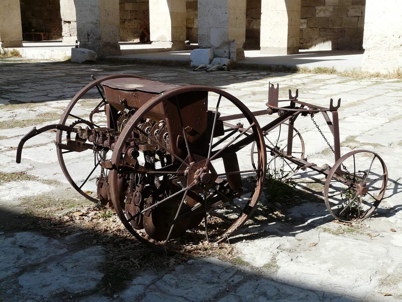 Traktorius, Senas, Kompanionai, Metalas, Žemdirbystė, Senovinis, Rusted, Transporto Priemonė, Priekinė Plokštė, Nemokamos Nuotraukos