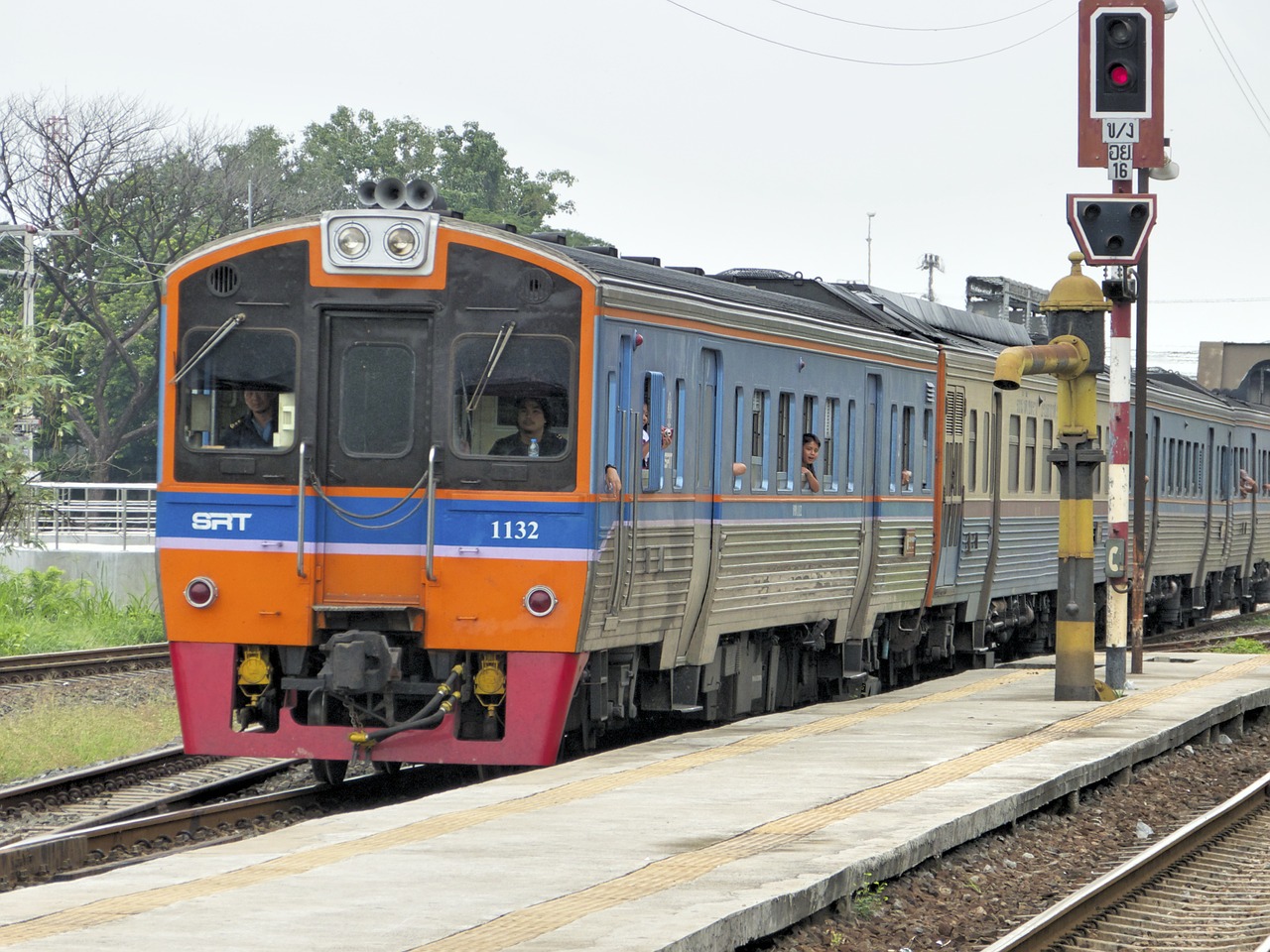 Traukinys, Tailandas, Regioninis Traukinys, Traukinių Stotis, Platforma, Gleise, Pertraukos Taškas, Geležinkelis, Geležinkelių Transportas, Geležinkelio Bėgiai